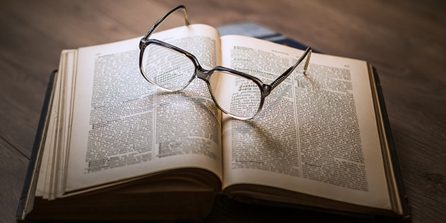 glasses-1052010_1280